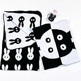 かわいいウサギの黒と白のラップを巻くリバーシブルベビーブランケット