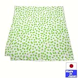 洗えば洗うほどやわらかくなる国産３重ガーゼのおおきなマルチケット (りんご柄)