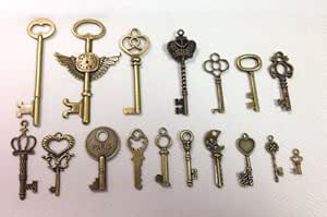 Amazon Co Jp 可愛い 鍵チャーム アンティーク調 17種類 大 中 小ミックス ホーム キッチン