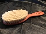 ドイツ製　ベビーヘアブラシ、女の子ギフト、オールナチュラル・オールハンドメイド、天然素材（天然ナシの木、天然ゴム、天然山羊毛）、天然のカシミア毛を使用、肌触りがなんとも言えない心地良さ、赤ちゃんもうっ
