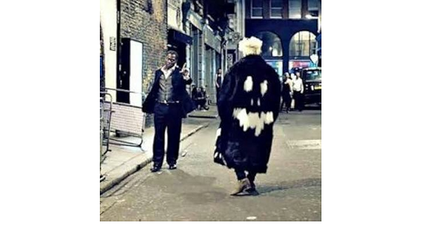 Amazon Co Jp Bigbang ジードラゴン ピタカゲ G Dragon 着用 ブラック スマイル ファーコート ビッグバン ジヨン 黒 ホビー 通販