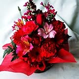 里の花 季節のお花おまかせ フラワーアレンジメントB 赤系 誕生日 お祝い 花の産地千葉県館山から発送