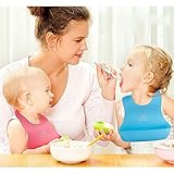 ハンディベビースプーンが付いている柔らかい快適なシリコーン、赤ちゃんや幼児のための2つのシリコンビブの安全と抗菌、セット、 - ソフトベビービブ - 防水、簡単に着用し、クリーンよだれかけ