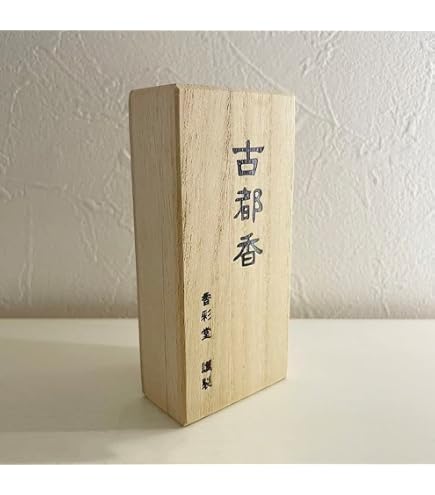香彩堂 伽羅極品 桐箱入り Amazon.co.jp: 伽羅極品 17g（約55本） 香彩堂 お香 : ホーム＆キッチン