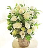 [KY105-2]供花アレンジメント　G&W Basket（グリーン・白系）＜　お供え花　お悔やみ花　供花に　＞