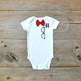 赤蝶ネクタイ付ロンパースnewborn-24months(50-95)可愛いくておもしろい海外デザイン おもわず笑顔になっちゃうユニークなベビー服