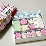 花 ごよみ ( 和三盆糖 御干菓子 京都 和三盆 プレゼント ギフト プチギフト 和菓子 干菓子 お返し 小箱 人気 定番 海外 お土産 贈り物 敬老 お中元 お歳暮 )