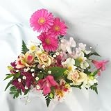 ギフトにバラと季節の花のお任せフラワーアレンジ・洋菓子のセット