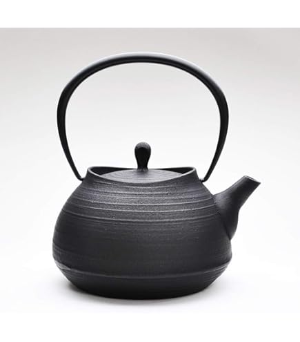 新品未使用！南部鉄器　池永鉄工　やおらず1.2リットル　松ぼっくり　IH対応 池永鉄工 鉄瓶 1.2L IH対応 梔子あられ文様 小 南部鉄器 日本製