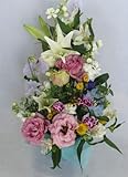 お供えの花/ユリが入ったお供え花（ピンクのお花）