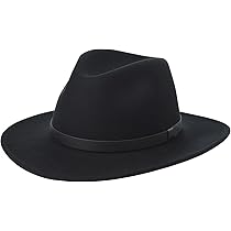 革製ガンベルトと革製ハット 革製ガンベルトと革製ハット 革製ガンベルトと革製ハット