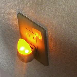 常夜灯 フットライト 足元灯 寝室 廊下 玄関 コンセント差込 室内用 Ledナイトライト ミニ スイッチ式 オレンジ 黄色led Yoyowilo ベッドサイドランプ Amazon