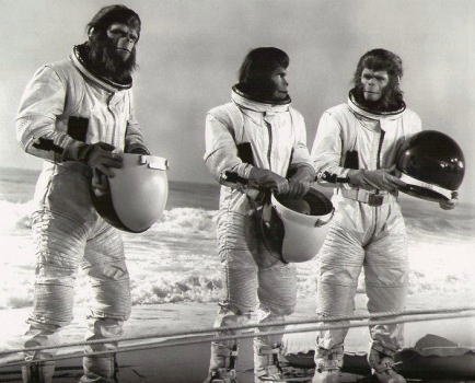 ブロマイド写真★『新・猿の惑星』タイム・トラベルで到着した宇宙服のジーラ、コーネリアス、マイロ