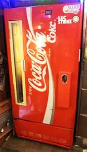 Amazon Co Jp 処分品 非売品の超レトロな冷蔵庫を1台限定で 80 Sコカコーラ業務用冷蔵庫 Coca Cola アメリカ雑貨アメリカン雑貨 ホーム キッチン