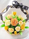 オレンジ色のバラとカーネのグラデーション元気いっぱいビタミンカラーのバスケットアレンジ
