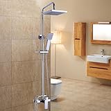 A 正方形のシャワーの蛇口のシャワーヘッドを持ち上げ温水シャワースイートシャワー