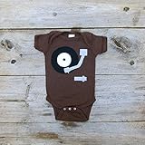 レコードプレイヤー柄ベビーロンパースnewborn-24months(50-95)★可愛いくておもしろい海外デザイン おもわず笑顔になっちゃうユニークなベビー服