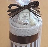 【ケーキみたいな出産祝い用ギフトラッピング】StudioPOPPOオーガニックコットン フードつきベスト・スタイやキャップのギフト3点セット