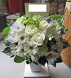 ＴＶチャンピオン出場【今旬フラワーアレンジメント5,500円 ヨーロピアン 白・グリーン系】誕生日 花　誕生日 プレゼント 女性 フラワーアレンジメント 開業開店祝い 花 劇場 楽屋花 ギフト お見舞