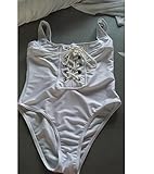 最新のセクシー水着は、ビキニに水着を持って、ビキニ水着で水着姿をして (M)