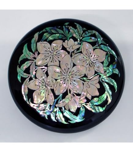 Amazon｜螺鈿細工 メタル 丸型 ピンク色の花柄(牡丹） 両面コンパクト