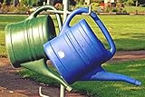 ラミネート36 x 24ポスター: Watering Can Casting Cemeteryスタンドプラスチック水差しプラスチック容器ポットガーデンガーデニング
