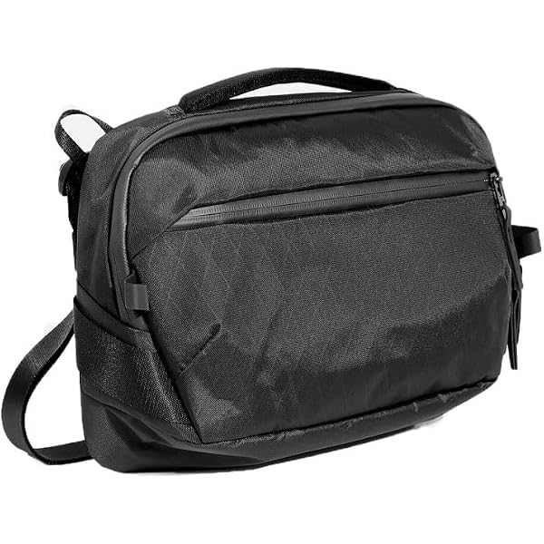 Amazon.co.jp: Aer 28074 スリングバッグ Day Sling 4 Max ULTRA