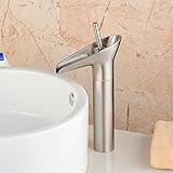 Hiendureシングルハンドルセンターセットウォーターフォール浴室シンク蛇口、排水溝トイレ洗面化粧台ミキサータップ、ニッケルブラシ仕上げ