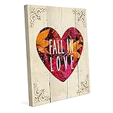 Fall in Love – Plankスタイル:アンティーク調のイメージAutumn Maple Leaves in heart-shape on woodplank-pattern壁アートプリント