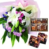 花とスイーツ ギフトセット 豪華 ユリ ピンクバラ 花束 と 木の実と果物のチョコレートケーキ 6個　洋菓子 写真入りメッセージカード
