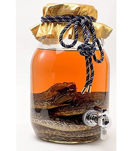 Amazon.co.jp: ハブ入りハブ酒 35度800ml : 食品・飲料・お酒