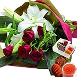 花とスイーツ ギフトセット 豪華 ユリ レッドバラ　花束 と 国産野菜とフルーツの無添加ゼリー＆野菜スイーツ洋菓子詰合せ 写真入りメッセージカード