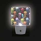 Alaza LED Night Light withスマートDusk to Dawnセンサー、クラゲ水彩Hand Drawnプラグin Night Light Great Forベッドルームバスルーム