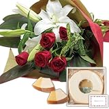 花とスイーツ ギフトセット 豪華 ユリ レッドバラ　花束 と 坂井シェフ　美味スイーツ 写真入り・名入れメッセージカード