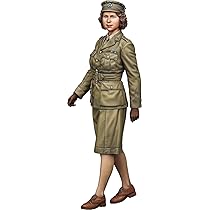 朝鮮戦争慰問時のマリリン・モンローB-15Cフィギュア Amazon