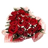 ハート形になった赤バラのアレンジ♪レッドハート 翌日配達お花屋さん　正午までのご注文は翌日、またはご希望の日にお届け致しますred roses heart shaped gift-wrap with 