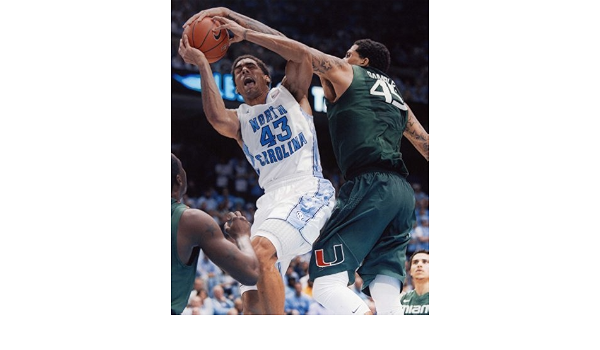 Amazon Co Jp ジェームズ マイケル Mcadoo Unc Tarheels 8 X 10スポーツアクション写真 W ホーム キッチン