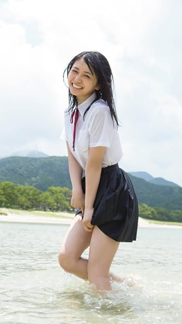 女性アイドルグループ - 長濱ねる セーラー服を着て水遊び