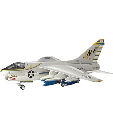 Amazon | 童友社 1/72 アメリカ軍 TA-7C コルセアII(複座型