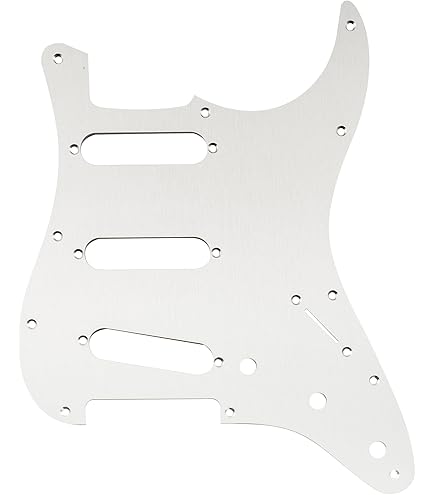 Amazon.co.jp: Musiclily Pro 62年式11穴 ストラトキャスター用