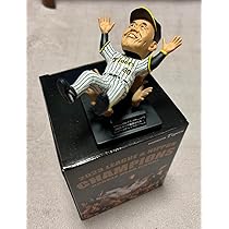 ♢﻿超希少♢﻿新品未使用♢﻿ 阪神タイガース 岡田彰布監督 現役時代ハンカチ 新監督に岡田彰布氏！阪神が正式発表 背番号『80』初仕事は
