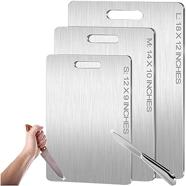 新品【一生モノへのこだわり】抗菌チタン X サンダルウッド製　WUJOまな板 より小さく、よりスマートに。」ありそうでなかった、”贈る