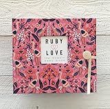 Rifle Paper Co。タペストリーローズベビーメモリーブック – 1st Year Baby Book