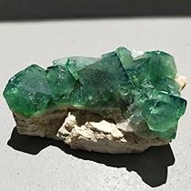 エメラルド原石 ムゾー産 蛍光 とても美しい エメラルド原石 ムゾー産