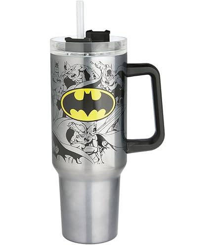 LEGO DC Comics 76303 pas cher, La Batmobile Tumbler de Batman contre