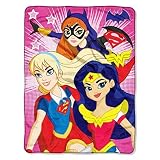 DC Comics Super Hero Girls, "Look Sharp" Micro Raschel Throw by The Northwest Company, 46" by 60" [並