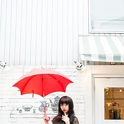 池田エライザの人気壁紙画像 黒のミニワンピに赤色の傘と靴