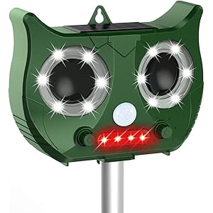 【2020年最新版】害獣撃退器 猫よけ 超音波 強力動物撃退 ソーラー充電 ねこよけグッズ 鳥よけ対策 害獣撃退 コウモリ 鹿除け 犬除け 猿よけ ネズミよけ ネズミ捕り防水IP66 USB充電&ソーラー充電器&電池給電 赤外線センサーとLED強フラッシュライト 畑&庭園&キャンプ場を有効に保護 人体動物環境に無害無毒 1年間安心保証 (緑)