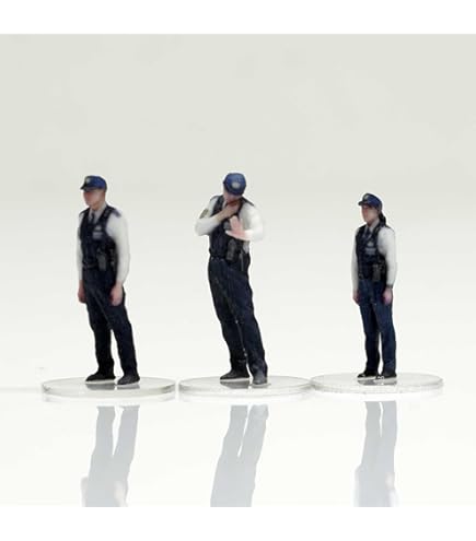 Amazon.co.jp: F032-00003 figreal 日本警察官 1/32 高精細