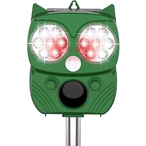 (令和2020進化版)動物撃退器 害獣撃退器 アニマルバスター 猫よけ ソーラー&USB充電式 警報音/光と超音波で撃退 14LED搭載 強力フラッシュライト IP66防水 5モード 13.5～45.5KHz 超音波スピーカー搭載 10m感知範囲 フクロウデザイン 設置簡単 差し込むと壁掛け型 音量調節可 猫/鳥/ネズミ/犬/狐/コウモリ/アライグマなどの動物除け 芝生/畑/庭園/農場/花壇/駐車場/公園/果樹園など保護 父の日プレゼント